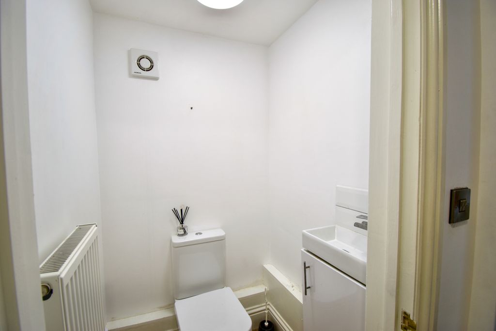 Additional image 7 of 2 bed maisonette for sale35A George Street, Louth LN11