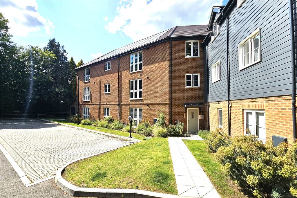 Additional image 8 of 1 bed flat for saleWoodside Close, Bagshot, Surrey GU19