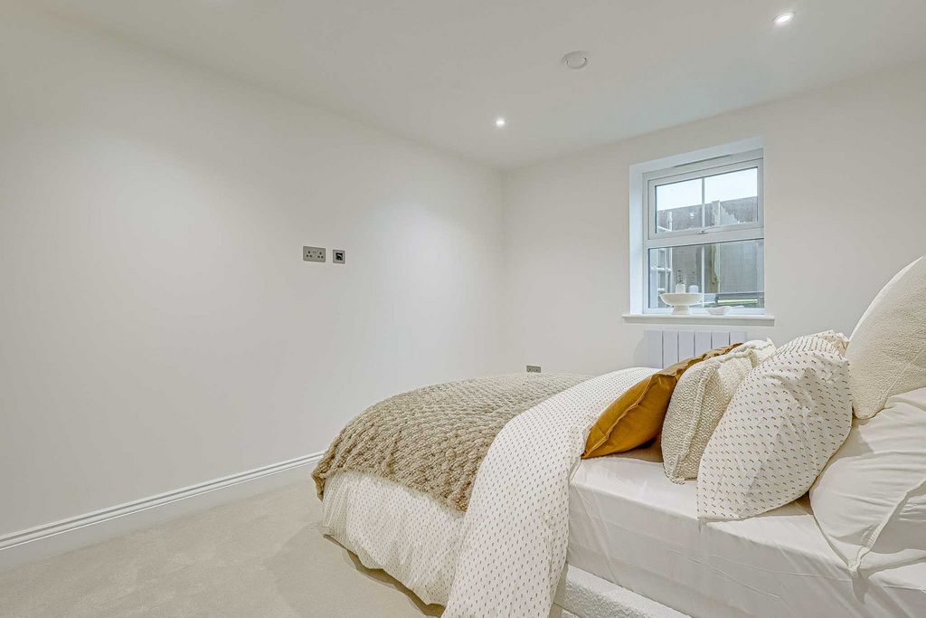 Additional image 26 of 2 bed flat for saleHall Crescent, Benfleet SS7