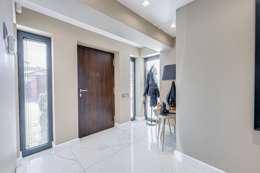 Additional image 17 of 5 bed detached house for saleHomestead Gardens, Hadleigh SS7