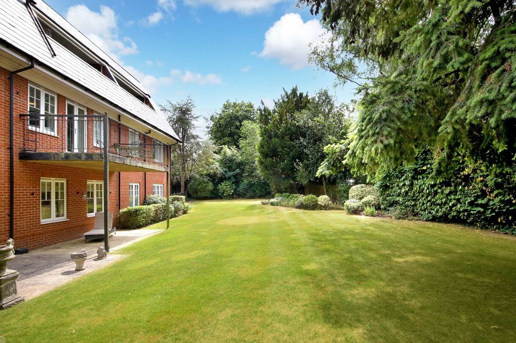 Additional image 12 of 2 bed flat for saleStation Road, Beaconsfield HP9