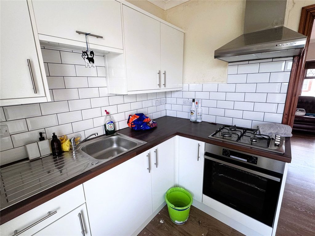 Additional image 6 of 2 bed flat for saleWind Street, Ammanford, Carmarthenshire SA18