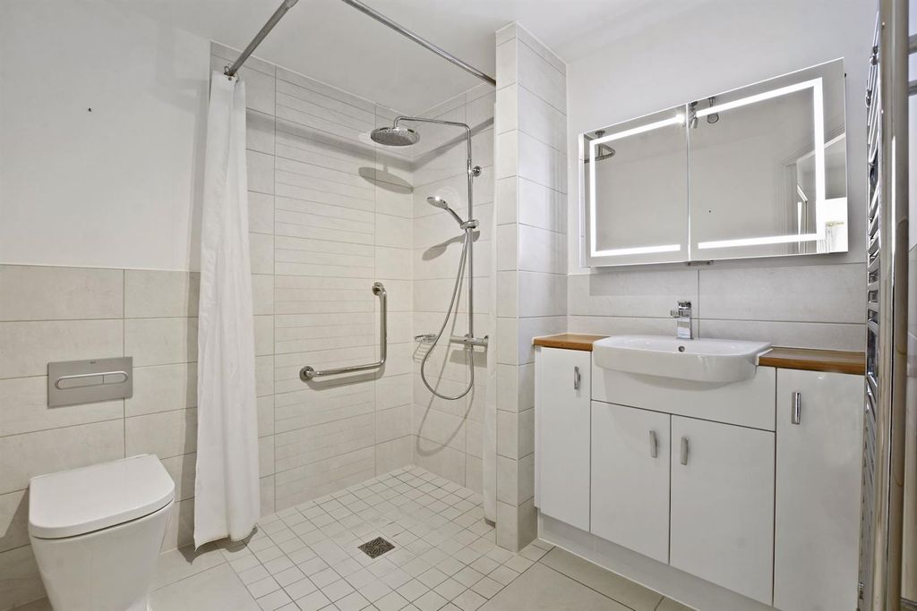Additional image 7 of 2 bed flat for sale59-61 The Broadway, Amersham HP7