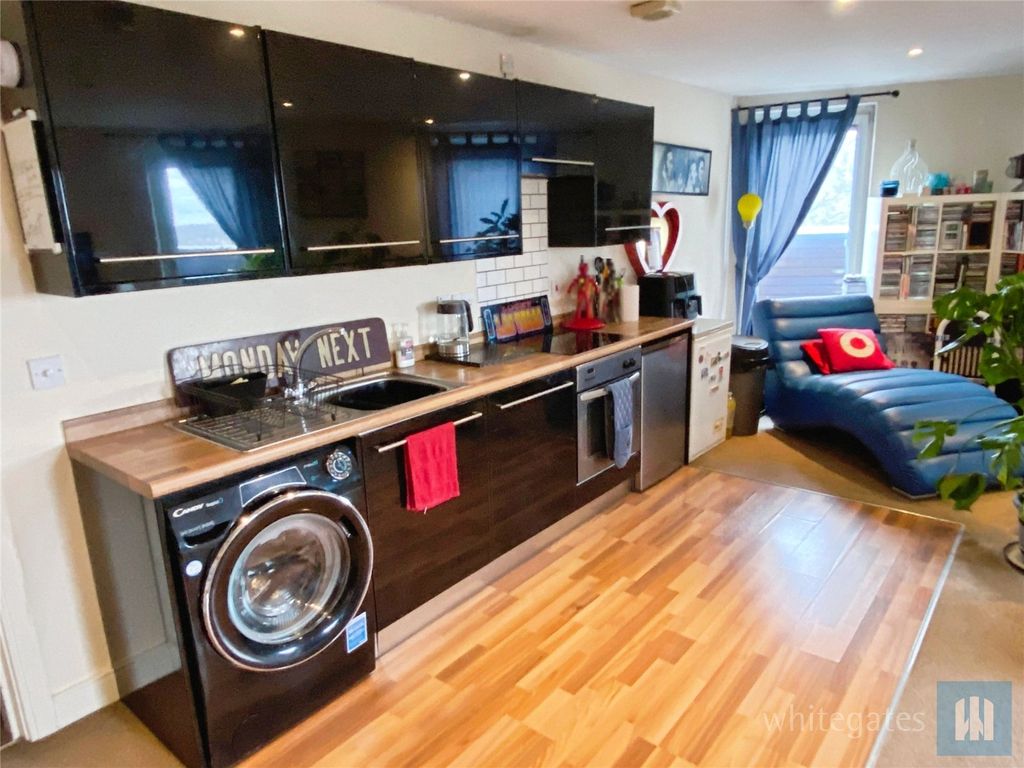 Additional image 4 of 2 bed flat for saleWellfield Gardens, Halifax Road, Dewsbury WF13