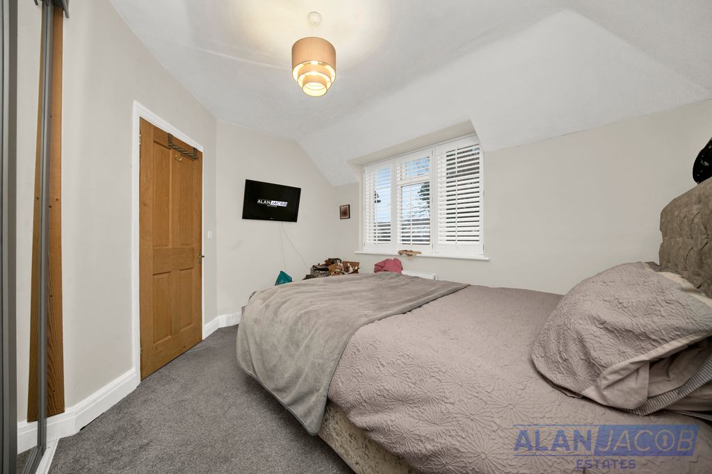 Additional image 10 of 3 bed end terrace house for saleBurnham Road, Romford RM7