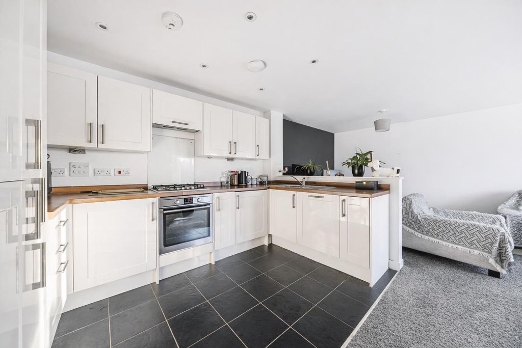 Additional image 4 of 2 bed flat for saleKings Crescent, Aylesford ME20