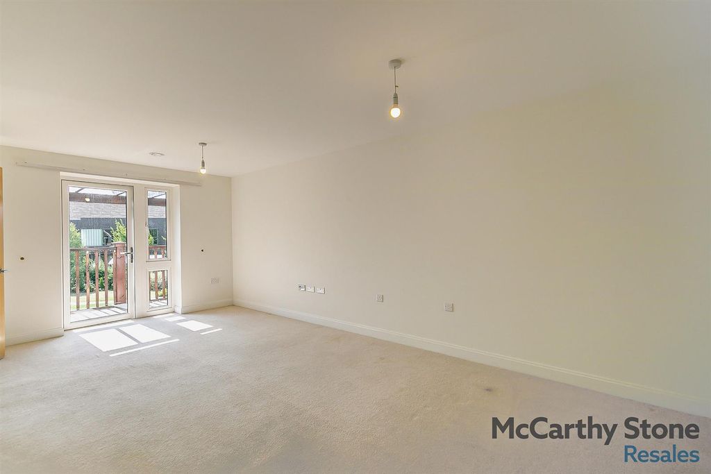1 bed flat for saleJackson Place, Fields Park Drive, Alcester, Warwickshire B49 photo 4