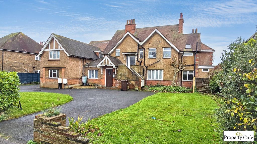 Additional image 18 of 2 bed flat for sale1 Cooden Drive, Bexhill On Sea TN39