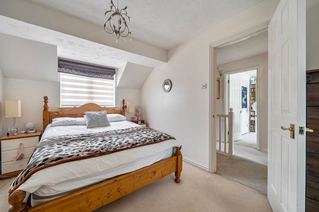 Additional image 6 of 4 bed end terrace house for saleLapwing Way, Abbots Langley, Hertfordshire WD5