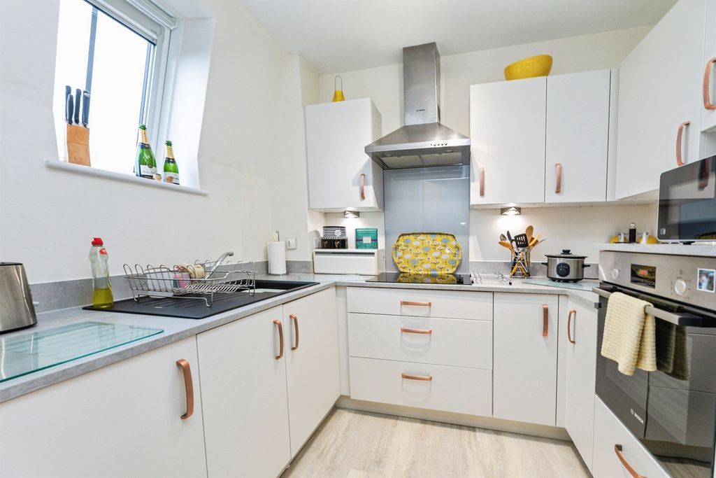 Additional image 8 of 2 bed flat for saleBerneslai Close, Barnsley S70