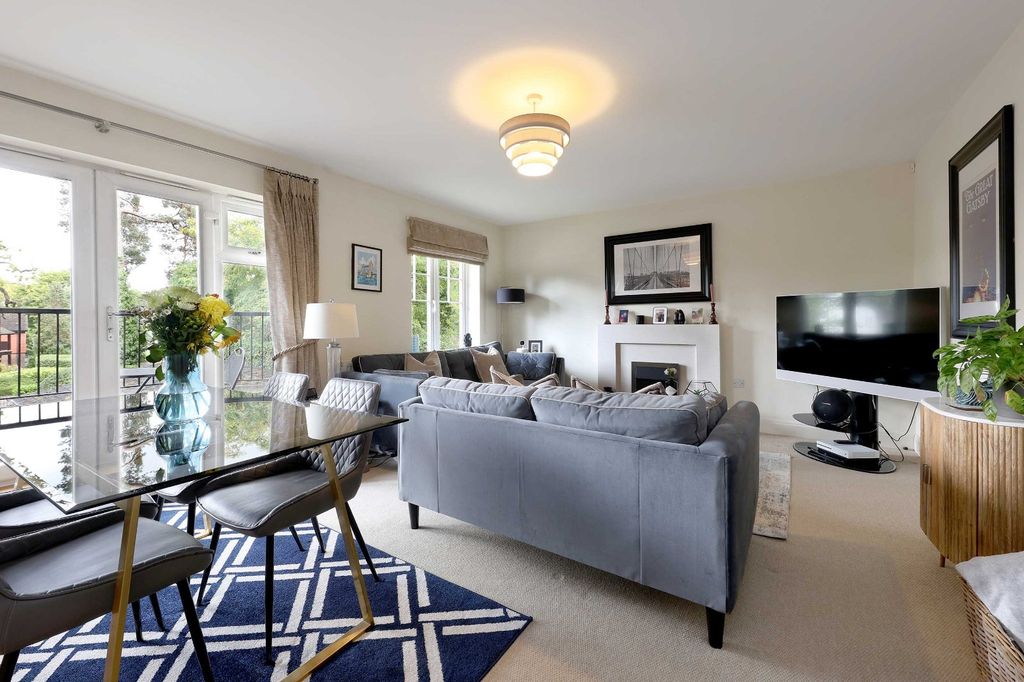 Additional image 3 of 2 bed flat for saleStation Road, Beaconsfield HP9