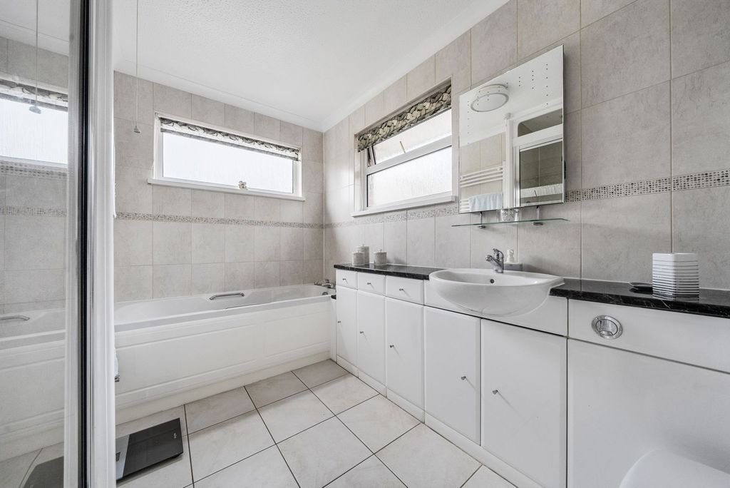 Additional image 12 of 4 bed detached house for saleLindens Close, Emsworth PO10