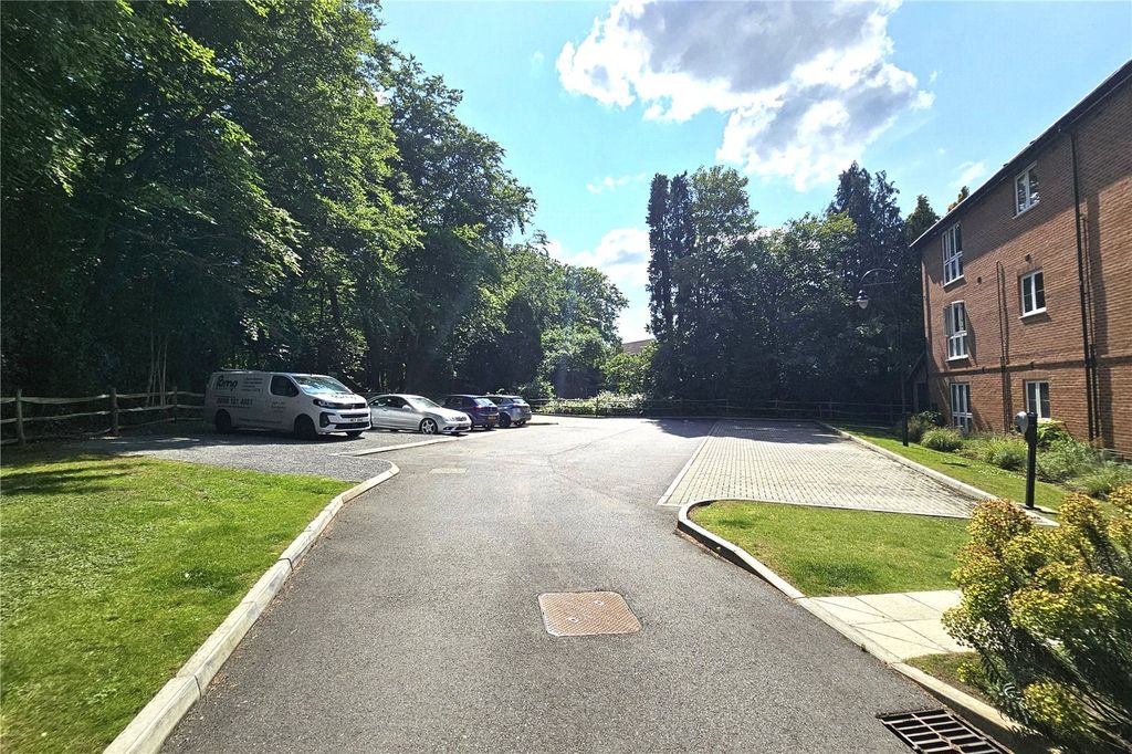 Additional image 9 of 1 bed flat for saleWoodside Close, Bagshot, Surrey GU19