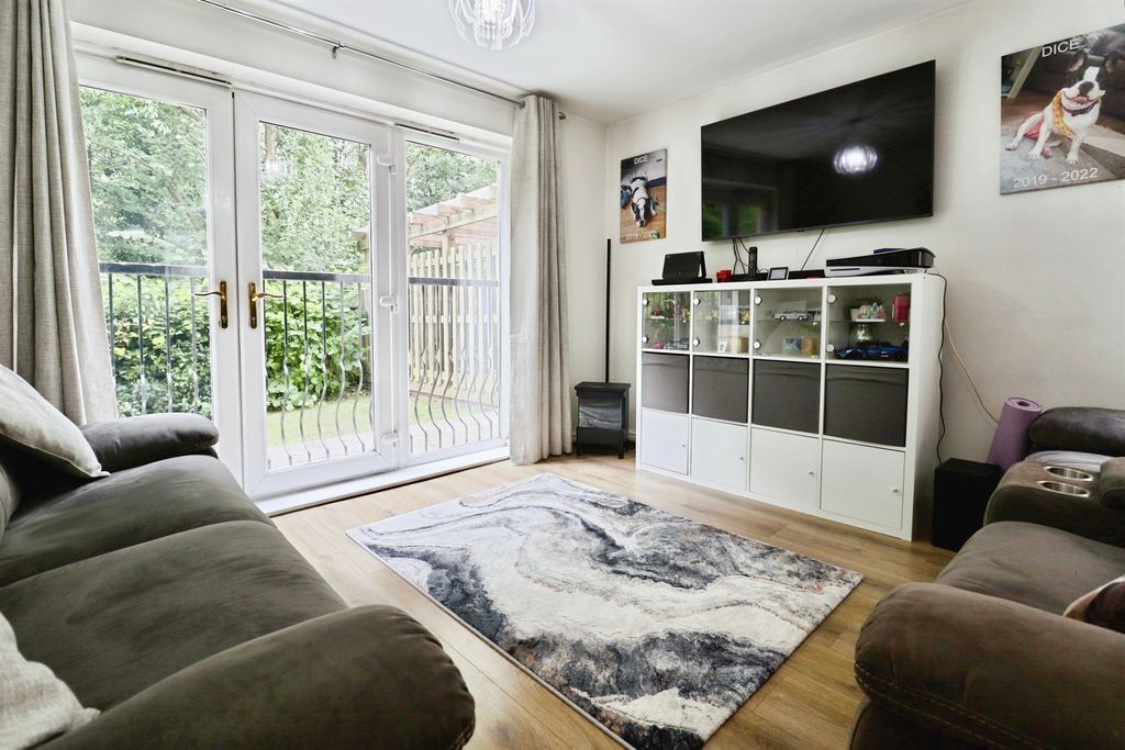 2 bed flat for saleWyncliffe Gardens, Cardiff CF23 photo 5