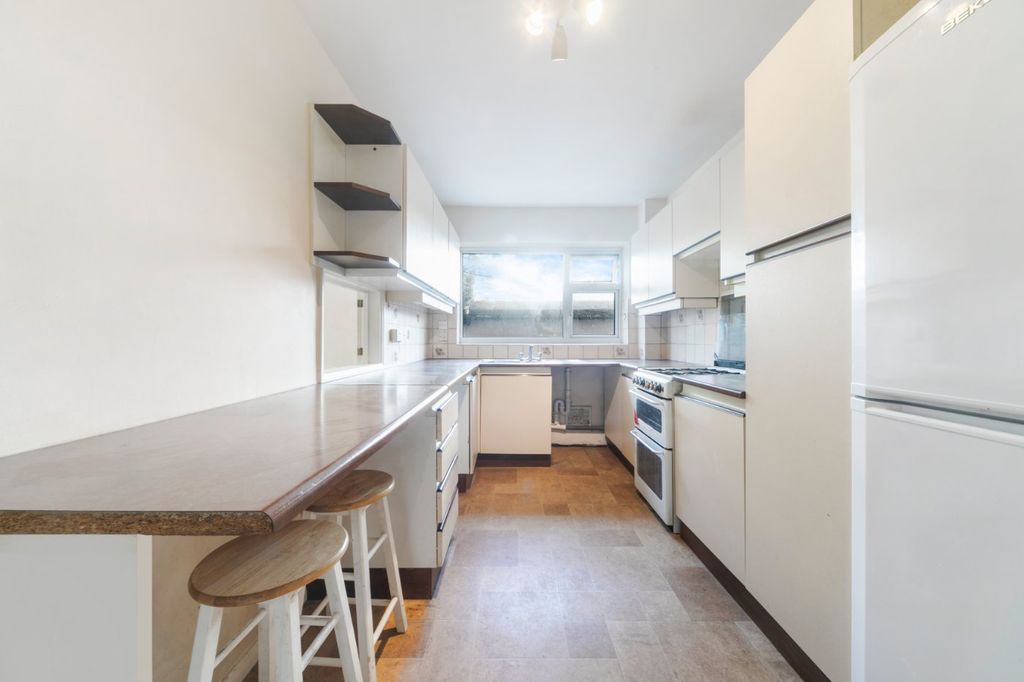 Additional image 10 of 2 bed flat for saleFoxgrove Road, Beckenham BR3