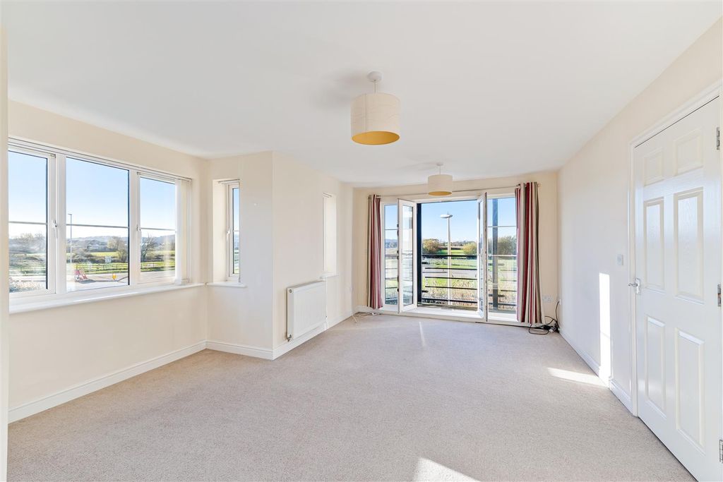 2 bed flat for saleWest Wick, Weston-Super-Mare - No Chain! BS24 photo 3