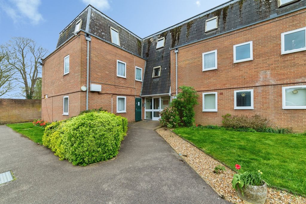 2 bed flat for saleGrove Court, Arlesey SG15