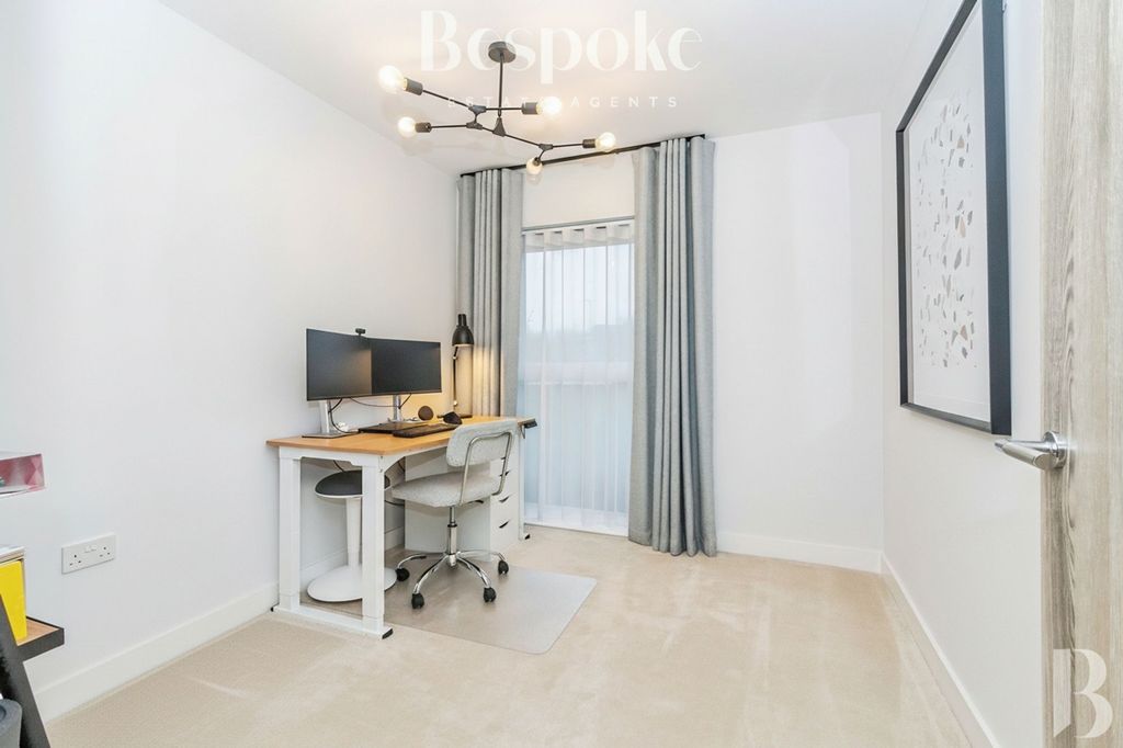 Additional image 16 of 2 bed flat for saleSunapee Road, Reading RG2