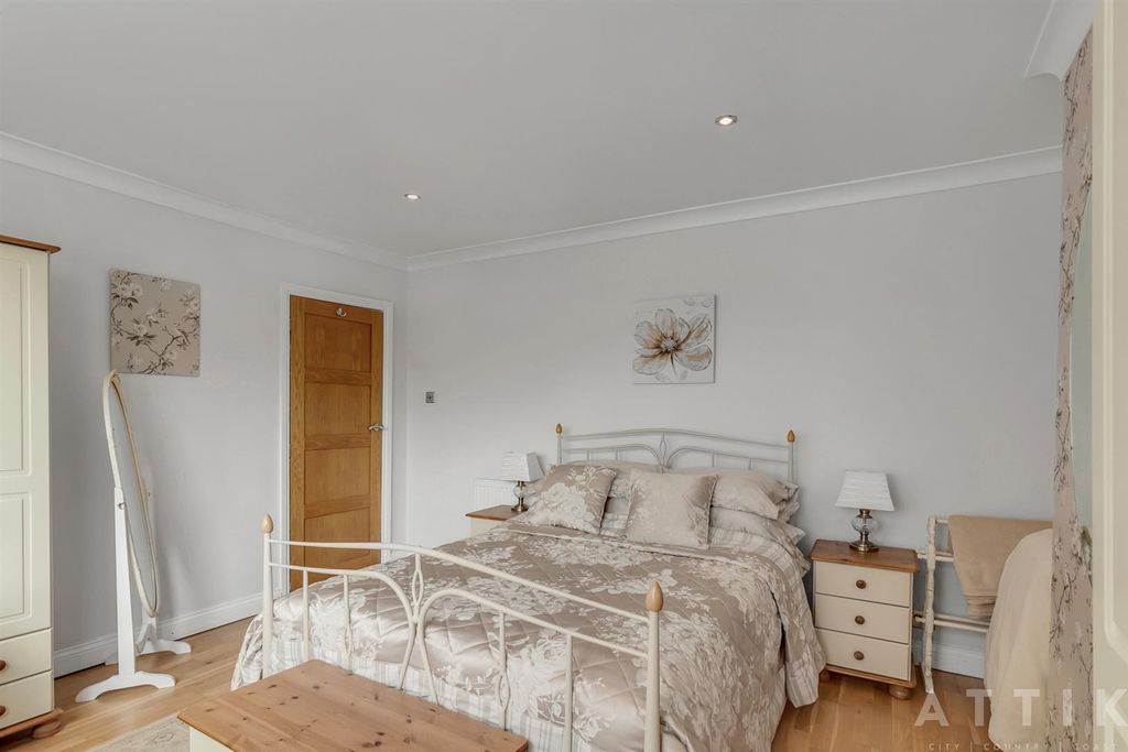 Additional image 26 of 4 bed semi-detached house for saleUpper Avenue, Halesworth IP19