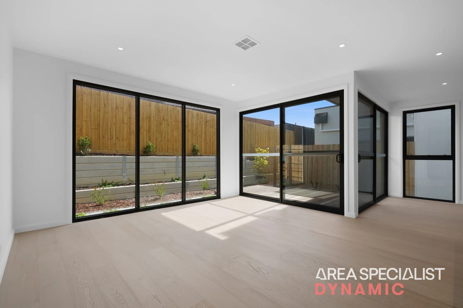 32 Robertson Rd, Nunawading VIC 3131 photo 5