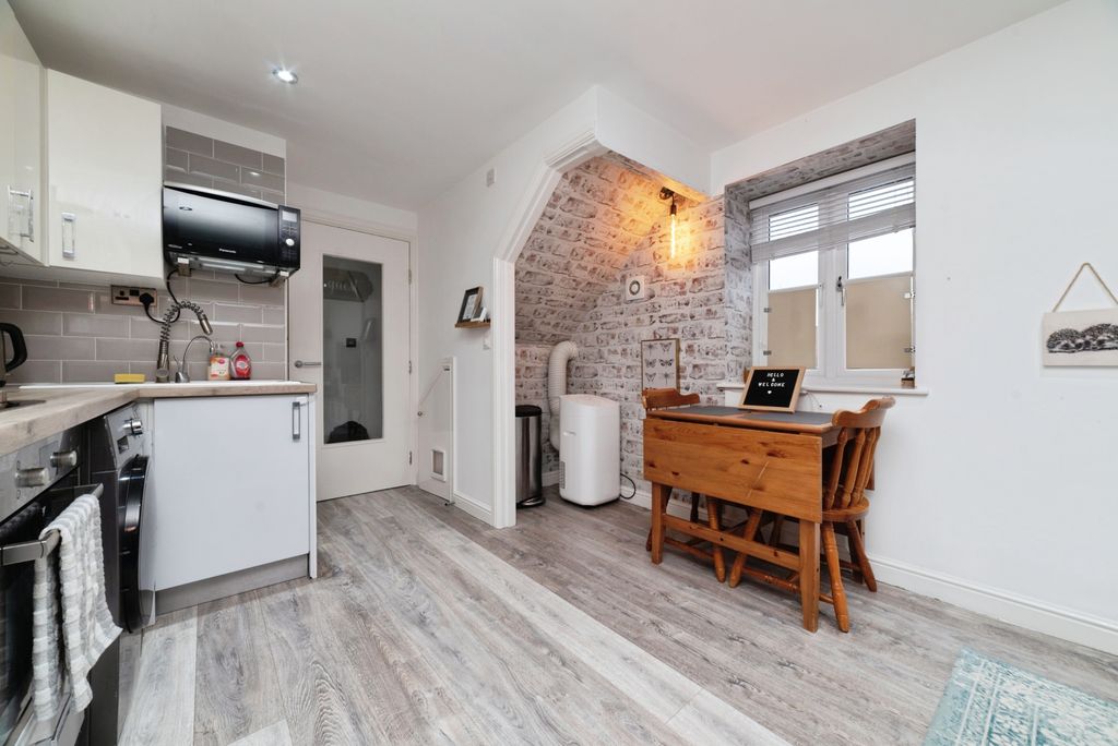 Additional image 2 of 1 bed flat for saleWalkergate, Beverley HU17
