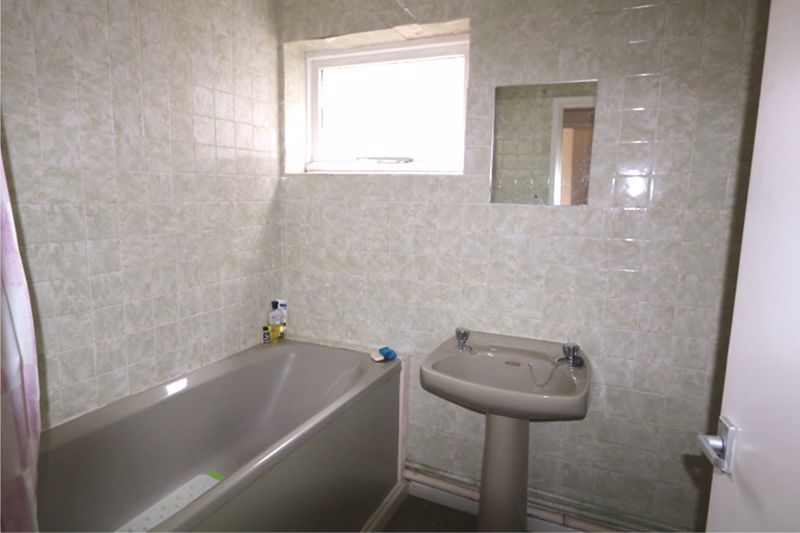 2 bed flat for saleTy Helyg, Tywyn LL36 photo 5
