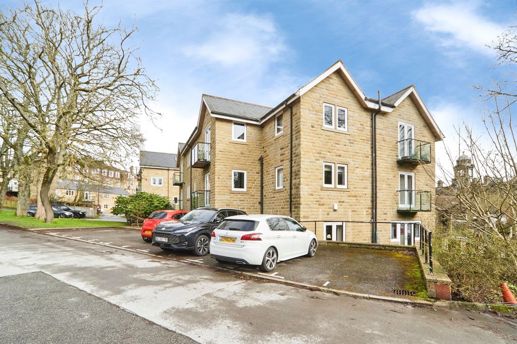 2 bed flat for saleThe Green, Bingley BD16