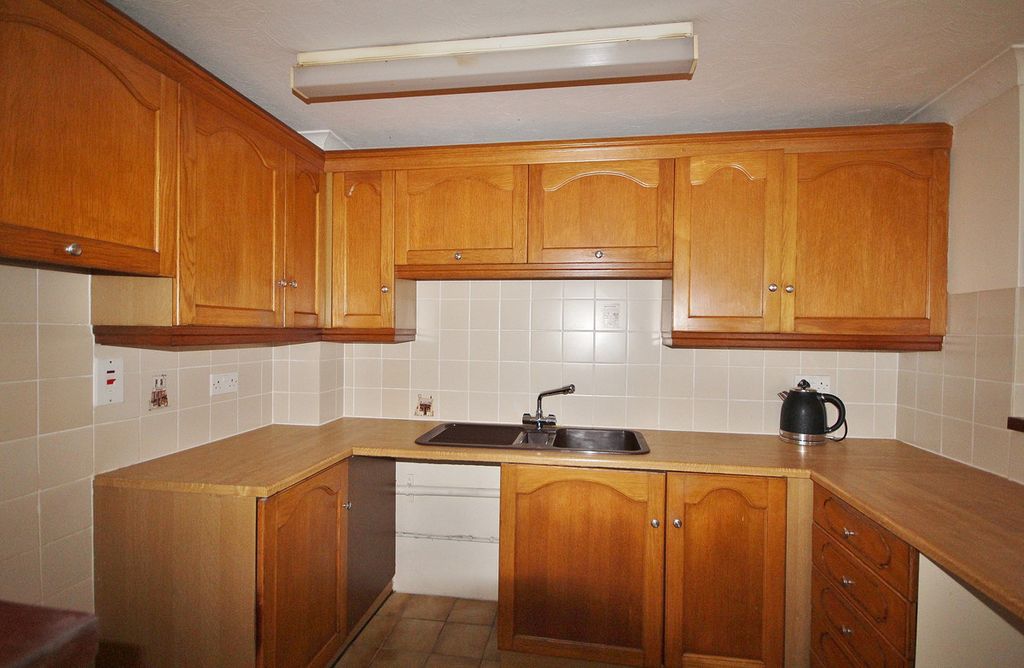 Additional image 5 of 1 bed flat for saleBurford Road, Carterton OX18
