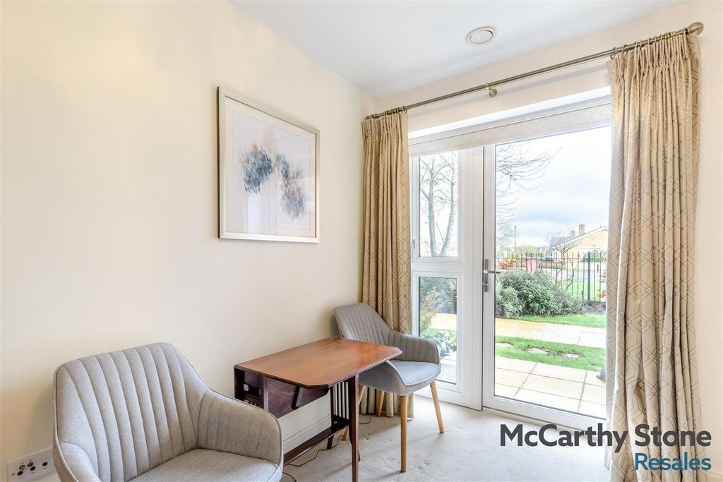 Additional image 4 of 2 bed flat for saleOakhill Place, High View, Bedford, Bedfordshire MK41