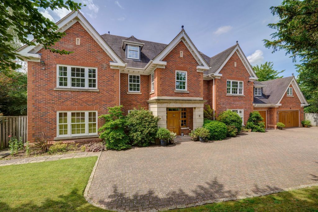 8 bed detached house for saleWestfield Road, Beaconsfield HP9