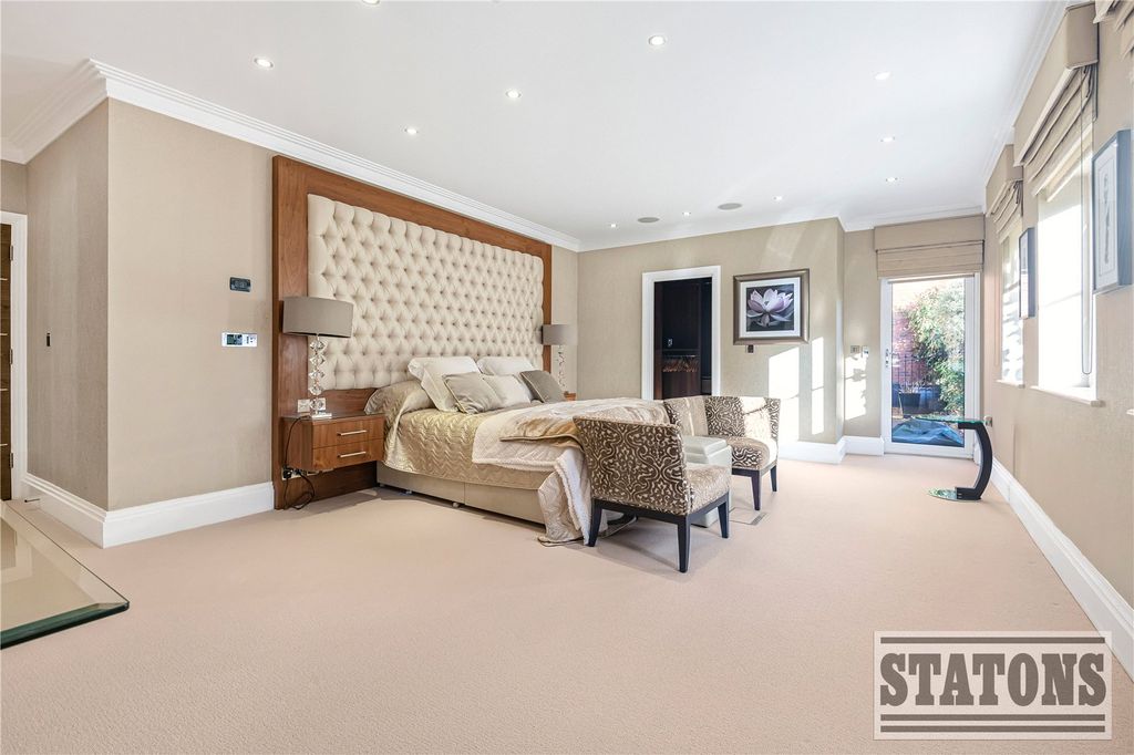 Additional image 16 of 3 bed flat for saleCockfosters Road, Barnet EN4