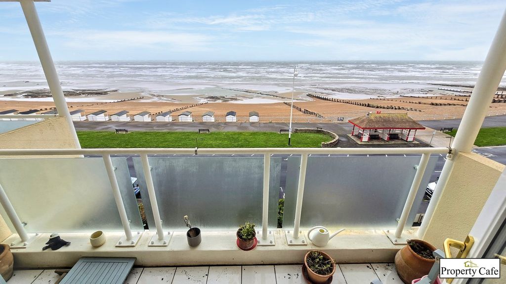 3 bed flat for saleBedford Avenue, Bexhill-On-Sea TN40