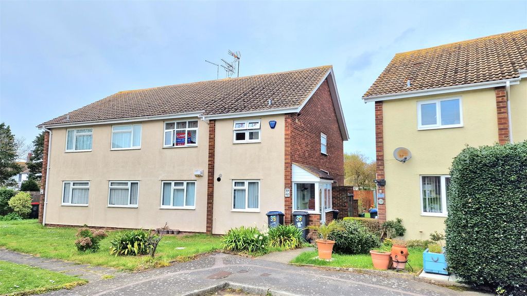 2 bed maisonette for saleWoodford Court, Birchington CT7