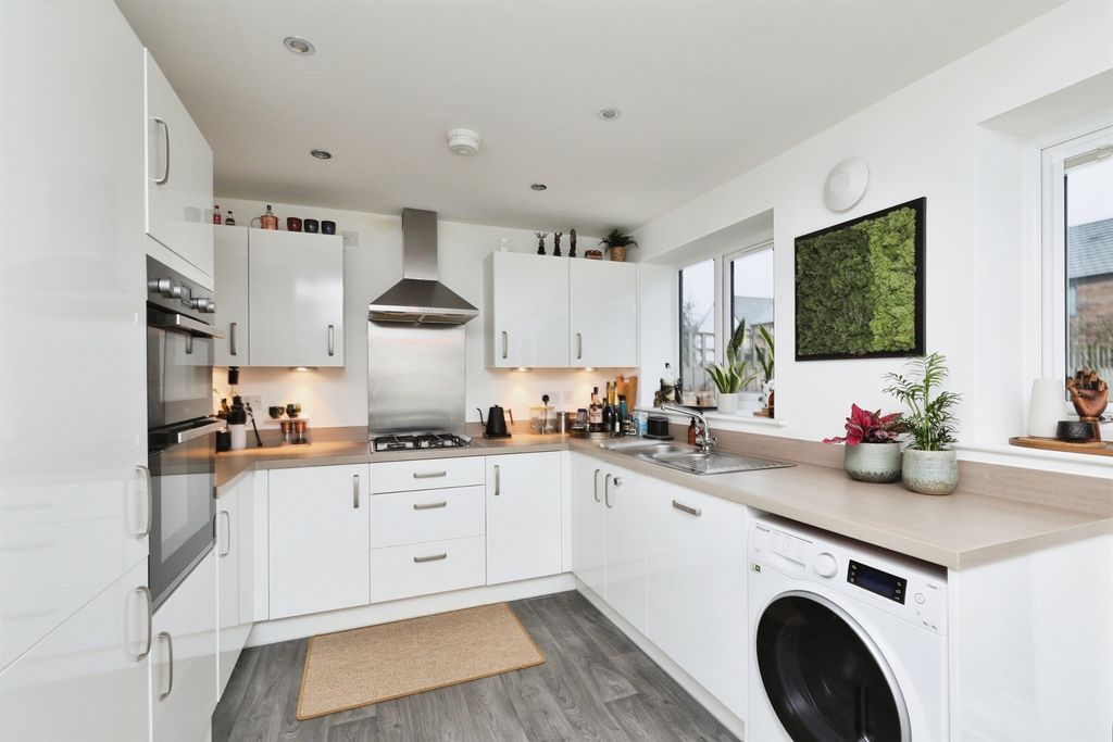 Additional image 7 of 3 bed semi-detached house for saleSwan Road, Lakeside, Doncaster DN4