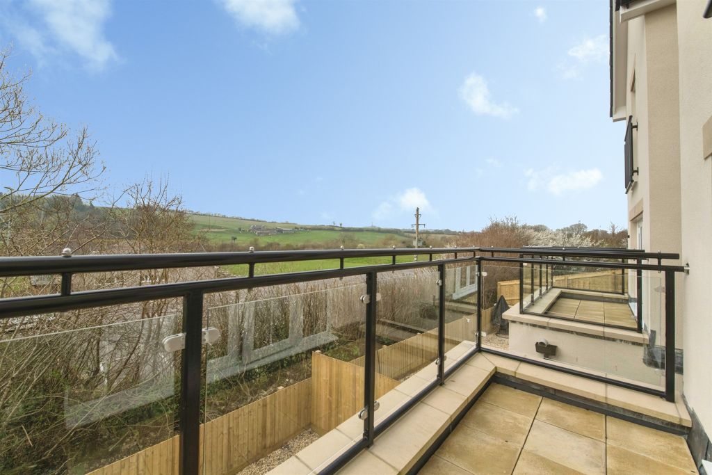4 bed detached house for saleCovert Close, Axminster EX13 photo 5