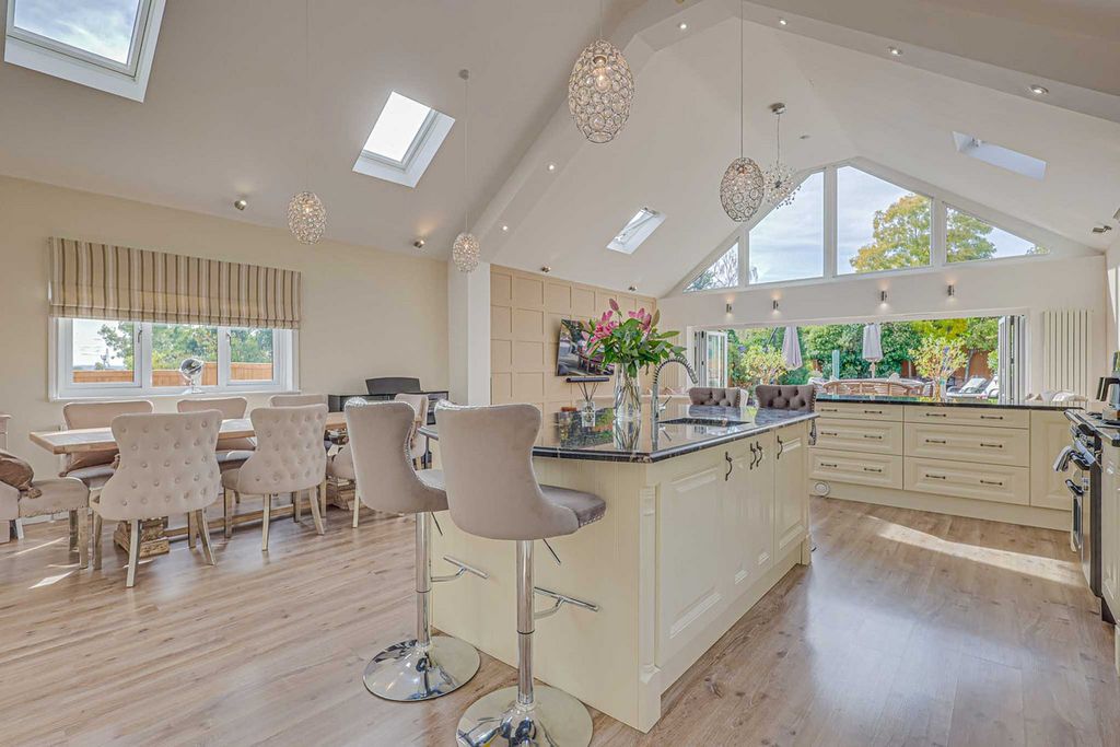 Additional image 3 of 5 bed detached house for saleHigh Road, Benfleet SS7