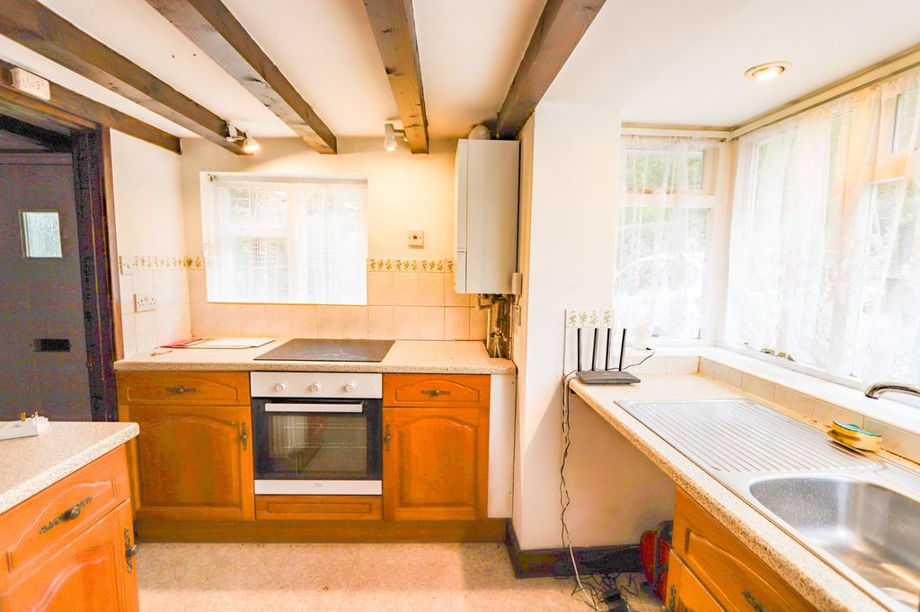 5 bed property for saleNetherfield Road, Battle TN33 photo 4