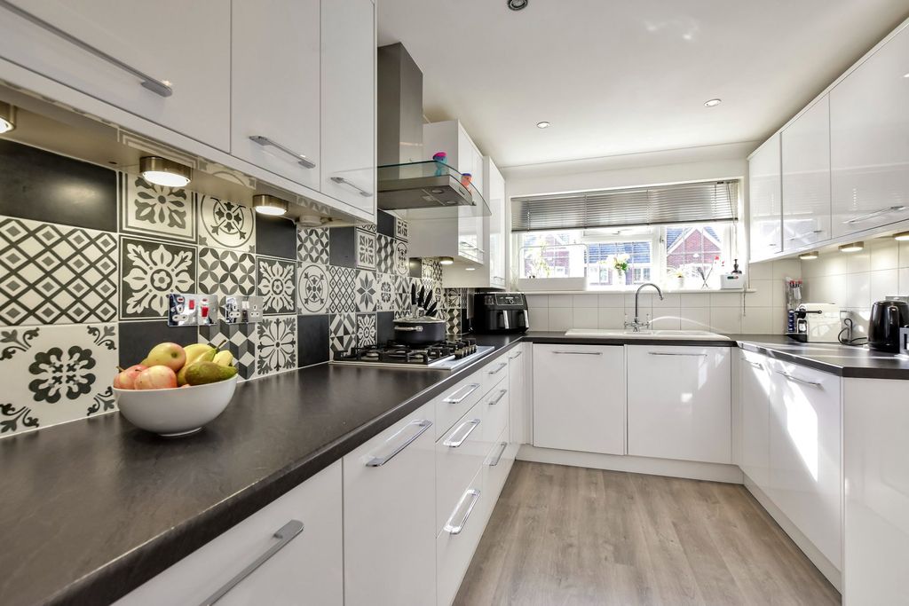 Additional image 4 of 4 bed semi-detached house for salePopes Road, Abbots Langley WD5