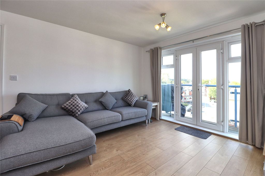 Additional image 6 of 2 bed flat for sale101 Goldsworth Road, Woking, Surrey GU21