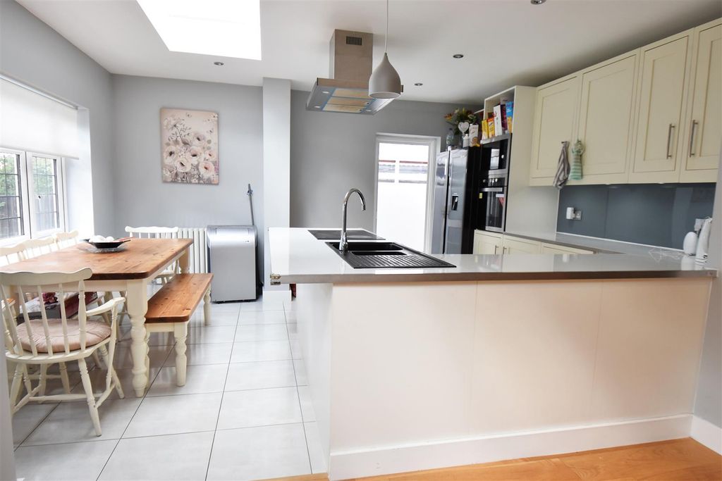 Additional image 12 of 5 bed semi-detached bungalow for saleHadley Road, Belvedere DA17