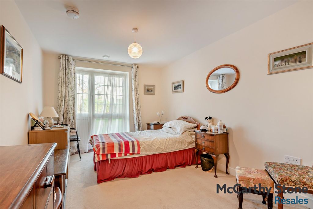 Additional image 9 of 2 bed flat for saleQueen Elizabeth Place, Orchard Lane, Alton GU34