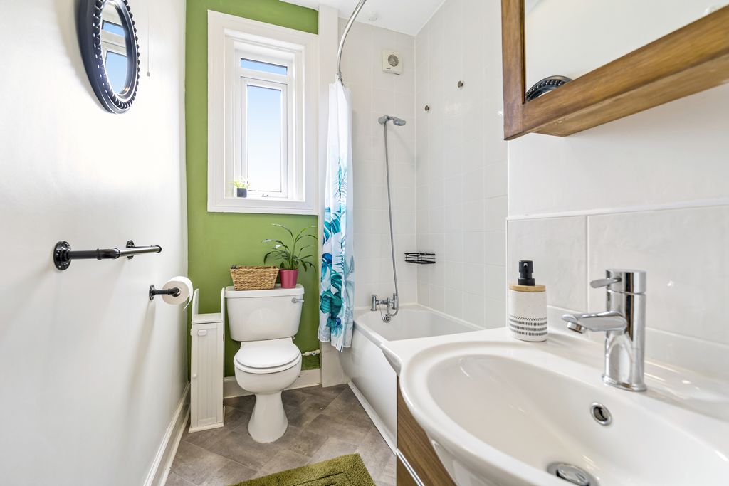 Additional image 10 of 1 bed flat for sale15/8 Belmont Road, Juniper Green, Edinburgh EH14