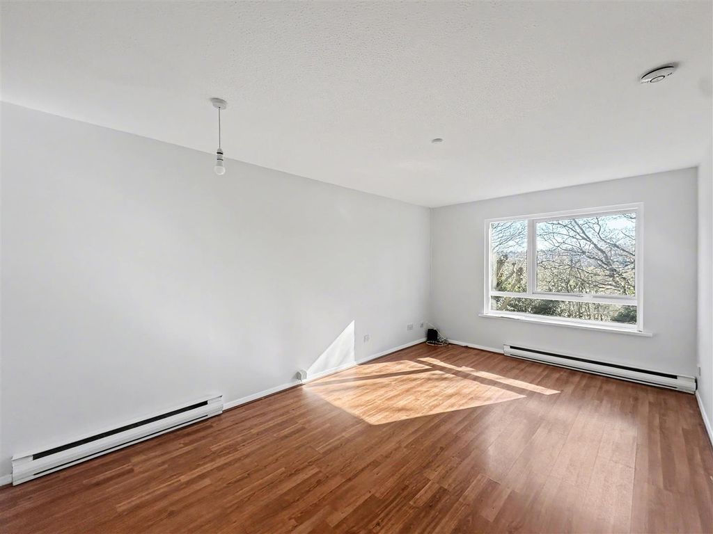 Additional image 2 of 2 bed flat for saleChiltern Park Avenue, Berkhamsted HP4