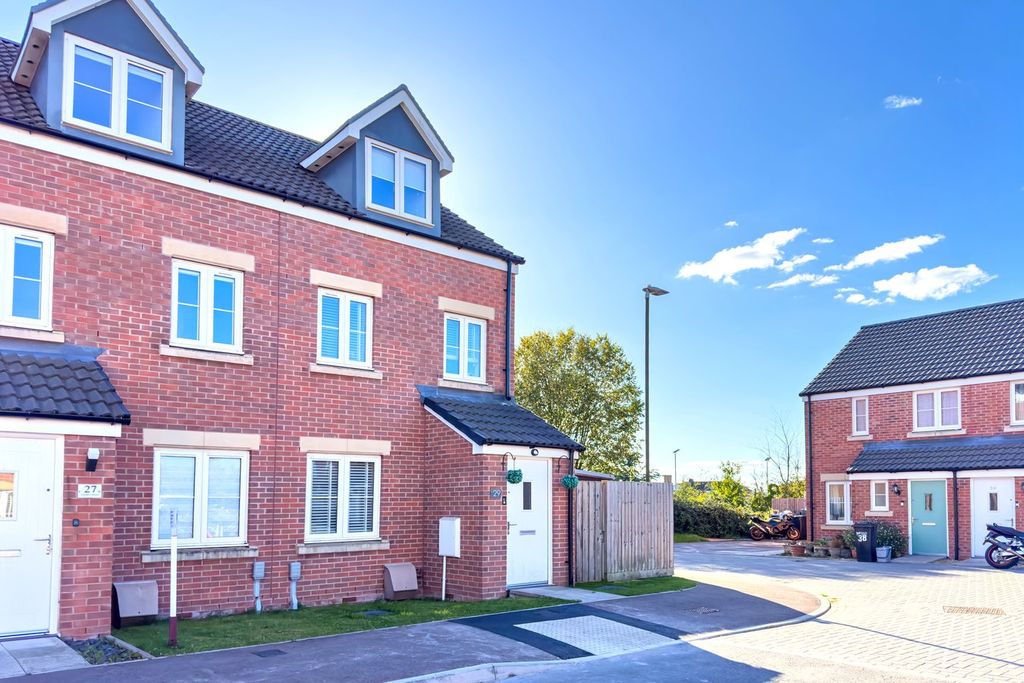 3 bed semi-detached house for saleStump Street, Berkeley GL13
