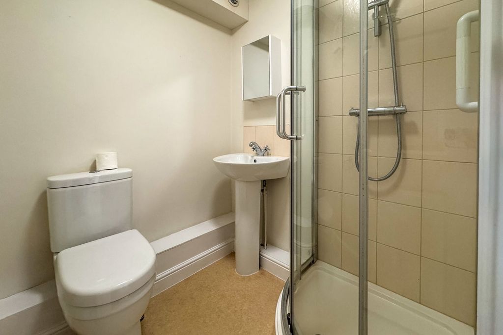 Additional image 5 of 2 bed flat for saleStation Road, Alresford SO24