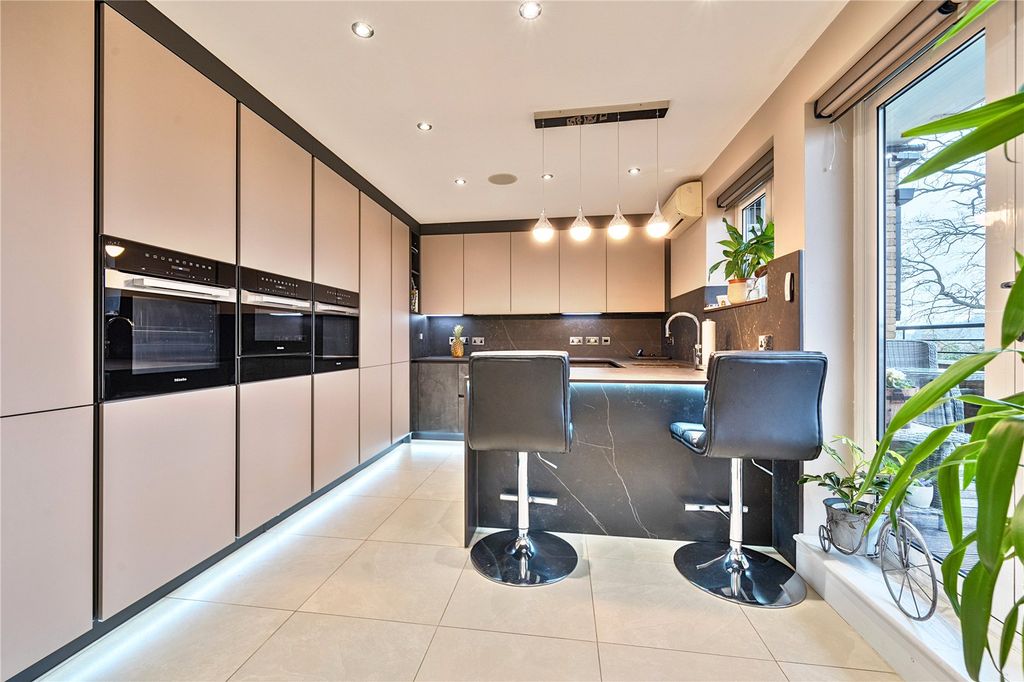 Additional image 7 of 3 bed flat for saleAmara Lodge, 371 Cockfosters Road, Cockfosters, Barnet EN4