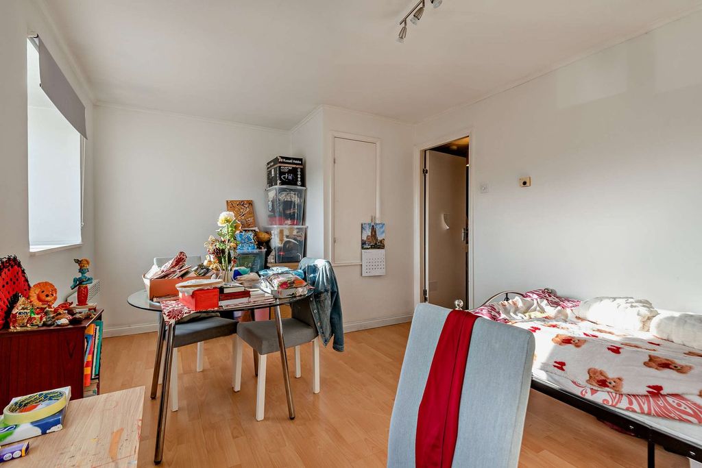 Additional image 3 of 1 bed flat for saleWillowmead Close, Woking GU21
