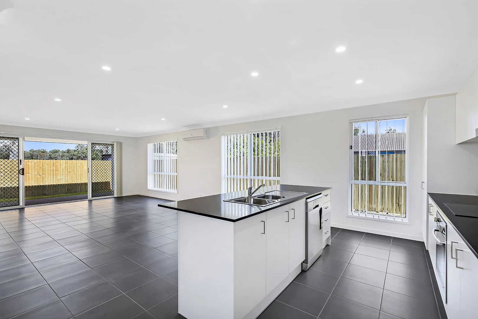 Additional image 2 of 14 Daintree Court, Park Ridge QLD 4125