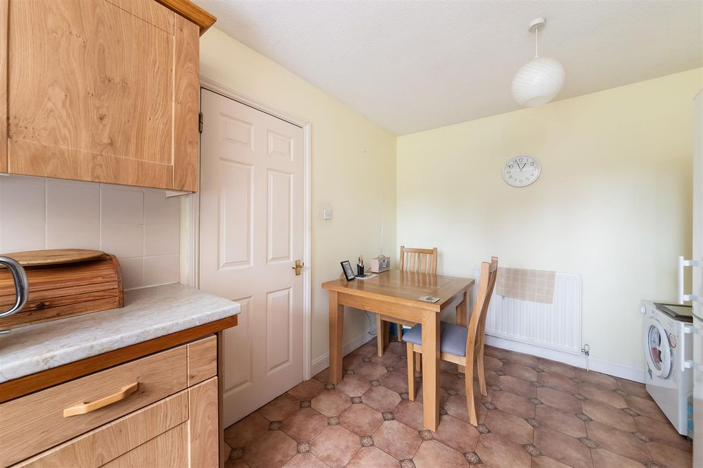 Additional image 4 of 2 bed flat for saleHornbeam Close, Woodlands, Banbury OX16