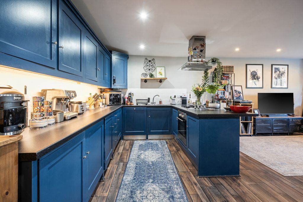 Additional image 3 of 2 bed flat for saleBromley Road, Beckenham BR3